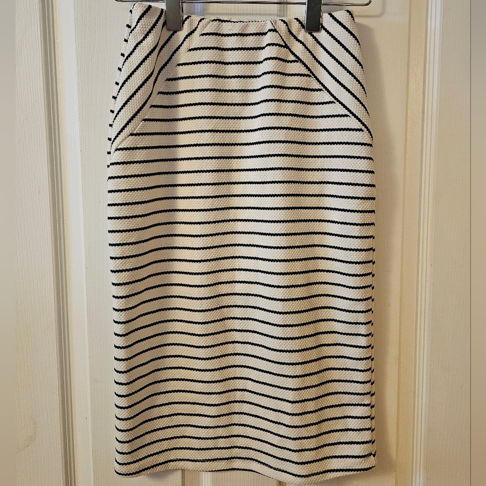Gilli Black and White Knit Skirt